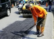 Pemko Padang Perbaiki 85 Titik Jalan Rusak dalam 100 Hari Kerja