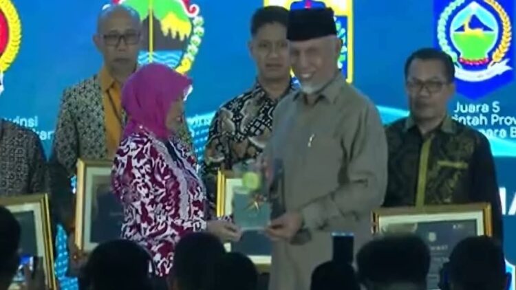 Berturut-turut, Pemprov Sumbar Kembali Raih Anugerah Adinata Syariah 2025 1 Pemprov Sumbar raih Adinata Syariah 2025. (dok. tangkapan layar)