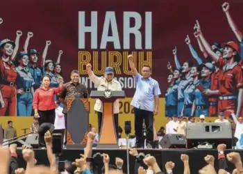 Komitmen Presiden Prabowo Terhadap Buruh: Kenaikan Upah Minimum dan Satgas PHK Perkuat Kesejahteraan Pekerja 1 Komitmen Presiden Prabowo Terhadap Buruh: Kenaikan Upah Minimum dan Satgas PHK Perkuat Kesejahteraan Pekerja