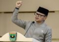 Wamendagri Dukung Kepala Daerah Pidanakan Ormas yang Meresahkan 7 Wamendagri Bima Arya Sugiarto saat di Padang. (dok. Antara/Muhammad Zulfikar)
