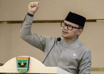 Wamendagri Bima Arya Sugiarto saat di Padang. (dok. Antara/Muhammad Zulfikar)