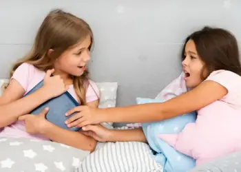 ilustrasi sibling rivalry. (dok. istimewa)