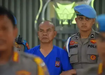 Pelaku penembakan polisi di Solsel saat akan disidang etik beberapa waktu lalu di Mapolda Sumbar. (dok. istimewa)