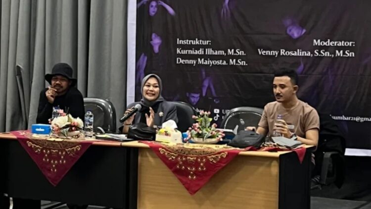 Upaya Menggali Potensi Tari Kontemporer yang Berpijak pada Budaya Lokal 1 Workshop tari yang digelar oleh Taman Budaya Sumbar. (dok. istismewa)