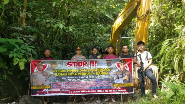 Satgas ilegal mining di Solsel amankan satu excavator. (dok. istimewa)