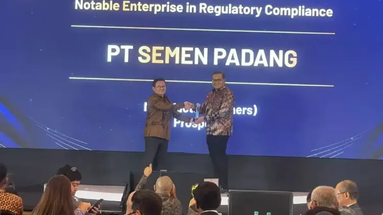 Konsisten Patuhi Regulasi, PT Semen Padang Raih Penghargaan Gold IRCA 2025 1 Semen Padang raih penghargaan Gold Irca 2025. (dok. istimewa)