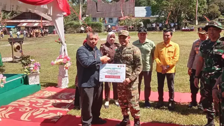 Dukung Pemerataan Pembangunan, Semen Padang Serahkan Bantuan untuk TMMD ke-124 1 Semen Padang serahkan bantuan semen untuk TMMD ke-124 di Limapuluh Kota. (dok. Humas)