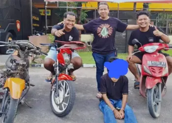 Tim Klewang tangkap pencuri motor di Padang. (dok. istimewa)