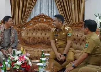 Wagub Vasko sambut kedatangan Kepala BNPB. (dok. adpsb)
