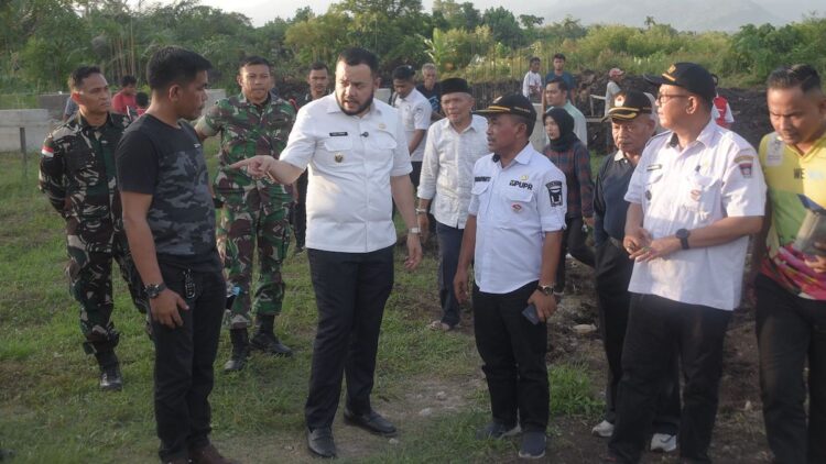 Upaya Pengendalian Banjir di Padang, Wako Fadly Amran Cek Normalisasi Bandar II 1 Wako Fadly Amran cek Normalisasi Bandar II di Tunggul Hitam. (dok. Prokopim)