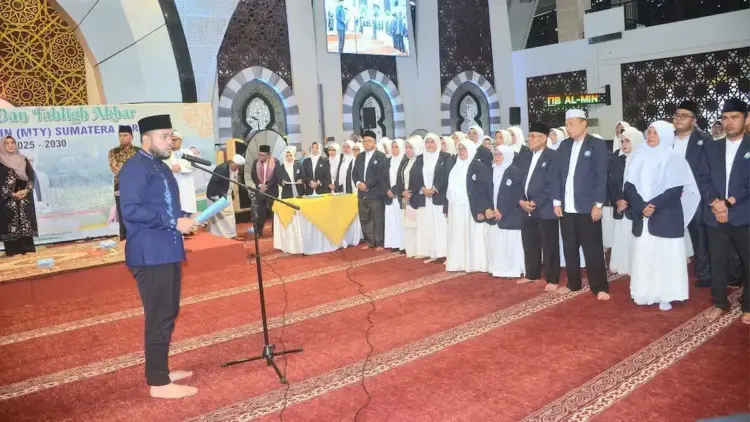 Wako Fadly Amran Kukuhkan Pengurus Majelis Taklim Yasin Sumbar Periode 2025-2030 1 Wako Fadly Amran kukuhkan pengurus Majelis Taklim Yasin. (dok. Prokopim)