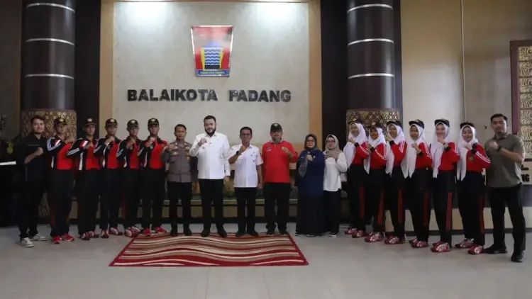 Wako Fadly Amran Lepas 11 Anggota Paskibraka Kota Padang Menuju Seleksi Tingkat Provinsi 1 Wako Fadly Amran melepas anggota Paskibraka tingkat Kota Padang ke seleksi tingkat provinsi. (dok. Prokopim)