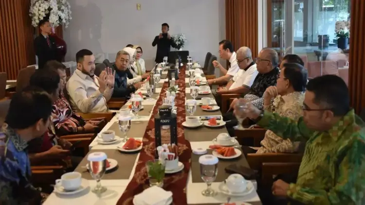 Wako Fadly Amran Gelar Diskusi Strategis Bersama OPD Pemko Padang dan Wamen Club 1 Wako Fadly Amran menggelar pertemuan dengan Wamen Club. (dok. istimewa)