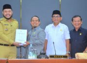 Wako Fadly Amran Sampaikan Ranperda Pertanggungjawaban APBD TA 2024 ke DPRD Padang