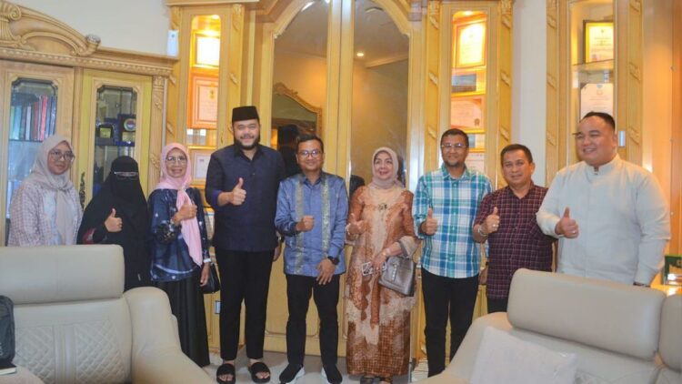 Wako Fadly Amran Terima Kunjungan Ditjen GTK Kemendikbudristek RI dan Bahas Progul Padang Juara 1 Wako Fadly Amran terima kedatangan Ditjen GTK Kemendikbudristek. (dok. Prokopim)