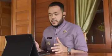 Zoom Meeting dengan Kementerian PPPA, Wako Fadly Amran Optimis Pertahankan Predikat KLA 8 Wako Fadly Amran zoom meeting dengan Kemen PPPA. (dok. Prokopim)