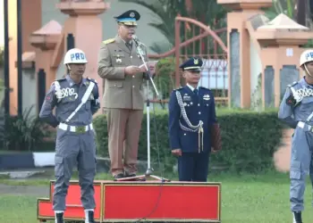 Wamen Ossy Darmawan pimpin apel pagi di Sekolah. Tinggi Pertanahan Nasional (STPN), Yogyakarta. (dok. ATR/BPN)