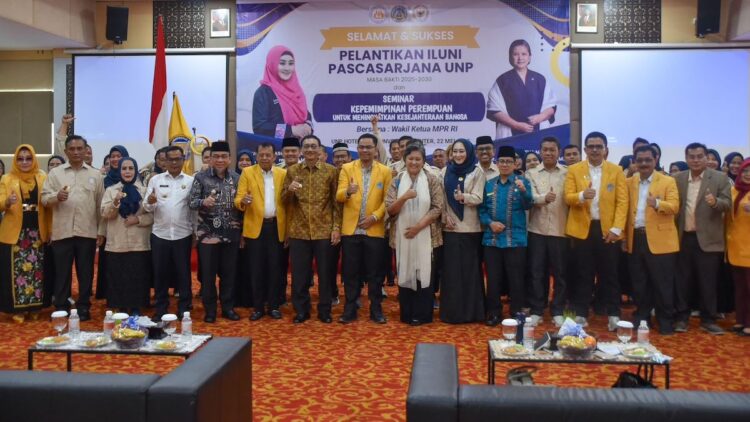 Wawako Maigus Nasir hadiri pelantikan ILUNI Pascasarjana UNP. (dok. istimewa)