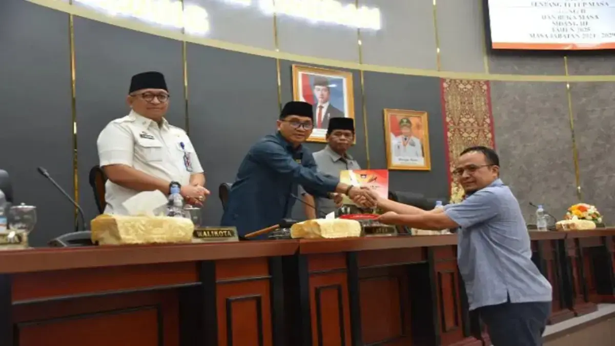 Tutup Masa Sidang II, DPRD Padang Sahkan Tiga Perda Strategis 2 WhatsApp Image 2025 05 04 at 17.21.41 2