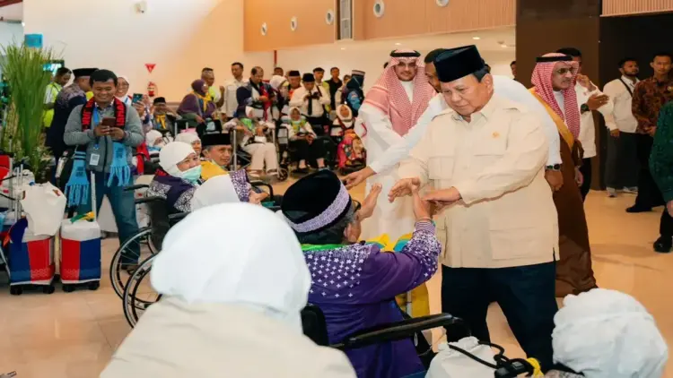 InJourney Transformasi Terminal 2F jadi Terminal Khusus Haji dan Umrah, Presiden Prabowo Beri Pujian 1 Presiden Prabowo Subianto meresmikan fasilitas Terminal Khusus Haji dan Umrah 2F di Bandara Soekarno-Hatta (Soetta), Tangerang pada Minggu (4/5/2025). (Foto: Ist)