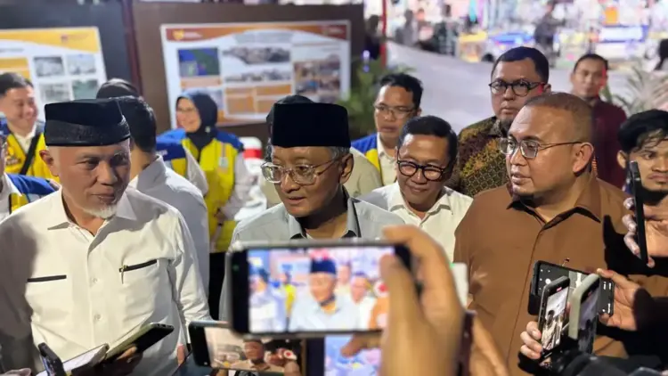 Wakil Ketua Komisi VI DPR RI Andre Rosiade bersama Menteri PU berkunjung ke Bukittinggi. (Foto: Dok. Ist)