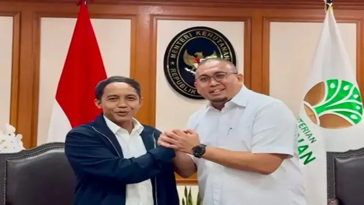 Andre Rosiade bertemu Menhut Raja Juli Antoni untuk percepatan izin pakai kawasan hutan untuk pembangunan Fly Over Sitinjau Lauik. (Foto: Dok. Ist)