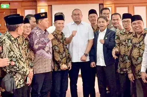 Warga Inderapura jadi Tersangka karena Hutan Lindung, Andre Rosiade Temui Menhut 1 Andre Rosiade menemui Menhut untuk mencari solusi permasalahan status tanah ulayat di Nagari Inderapura, Pessel. (Foto: Dok. Ist)