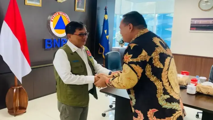 Wako Pariaman Audiensi dengan BNPB, Usulkan Pembangunan Shelter Tsunami 1 Wali Kota Pariaman Yota Balad bertemu Sekretaris Utama BNPB Rustian. (Foto: Dok. Ist)