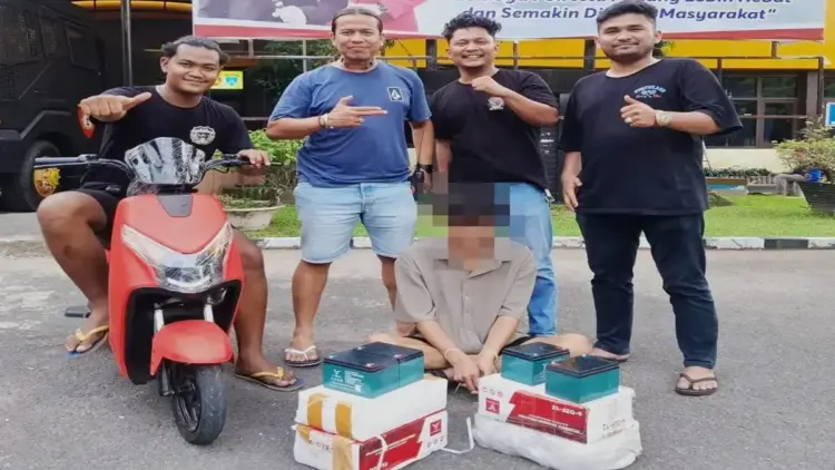 Curi Sepeda Listrik di Tempat Kerja, Pemuda di Padang Diamankan Polisi 1 Satreskrim Polresta Padang menangkap pemuda karena mencuri sepeda listrik. (Foto: Dok. Ist)