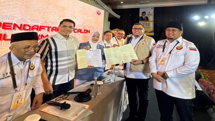 Wakil Ketua Komisi VI DPR RI Andre Rosiade resmi mendaftar bakal caketum DPP IKM periode 2025-2030. (Foto: Dok. Ist)