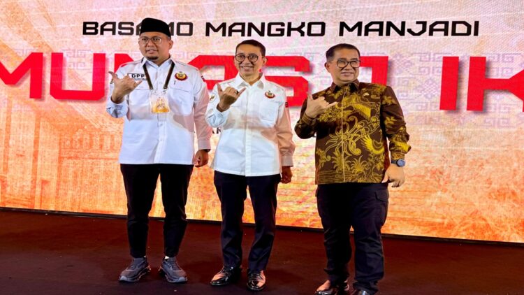 Buka Munas 1 IKM, Fadli Zon: Andre Rosiade Calon Tunggal Ketua Umum 1 Andre Rosiade bersama Ketum DPP IKM Fadli Zon di acara Munas ke-1 IKM. (Foto: Dok. Ist)