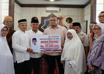 Andre Rosiade Salurkan Bantuan untuk Masjid Jami’quwatul Ummah di Lubeg, Padang