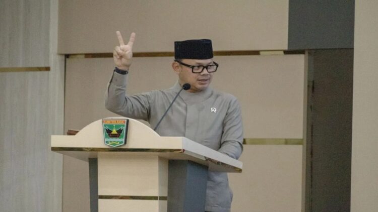 Wakil Menteri Dalam Negeri (Wamendagri) Bima Arya Sugiarto memberikan paparan mengenai Koperasi Merah Putih di Kota Padang, Sumatera Barat, Kamis (29/5/2025). ANTARA/Muhammad Zulfikar