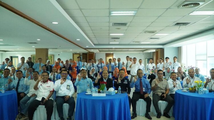 Jajaran pimpinan PLN UID Sumbar dan Bank Nagari jelang penandantangan kerjasama antar kedua pihak. (dok. istimewa)