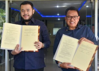 Pemko Padang Serahkan Satu Unit Mobnas untuk Operasional BNNP Sumbar 2 Kesepakatan penyerahan mobil dinas untuk BNNP Sumbar. (dok. istimewa)