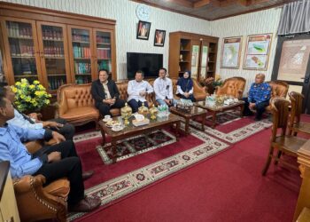 Sinergi PLN UP3 Bukittinggi dengan PN Bukittinggi dalam layanan. (dok. Humas PLN)