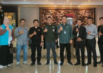 PLN UP3 Bukittinggi Perkuat Kemitraan Strategis dengan Dua Hotel Berbintang 2 Manajemen PLN UP3 Bukittinggi usai audiensi dan melakukan kunjungan kemitraan strategis ke dua hotel berbintang. (dok. Humas)