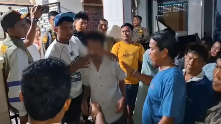 Pelaku diduga asusila terhadap anak 14 thaun di kawasan Sawahan, Kota Padang ditangkap Tim Klewang. (dok. istimewa)