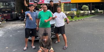 Tim Reskrim Polresta Padang Ungkap Kasus Pencurian Mobil, Satu Pelaku Diamankan 8 Pelaku pencurian mobil diamankan Satreskrim Polresta Padang. (dok. istimewa)