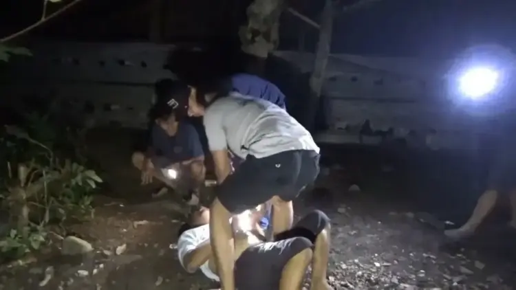 Bak Film Action, Penangkapan Bandar Sabu di Dharmasraya Berlangsung Dramatis 1 Penangkapan bandar sabu di Dharmasraya. (dok. istimewa)