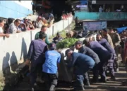 Satpol PP Padang Tertibkan PKL yang Jualan di Lahan Parkir Pasar Bandar Buat