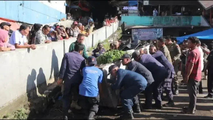 penertiban PKL Pasar Bandar Buat