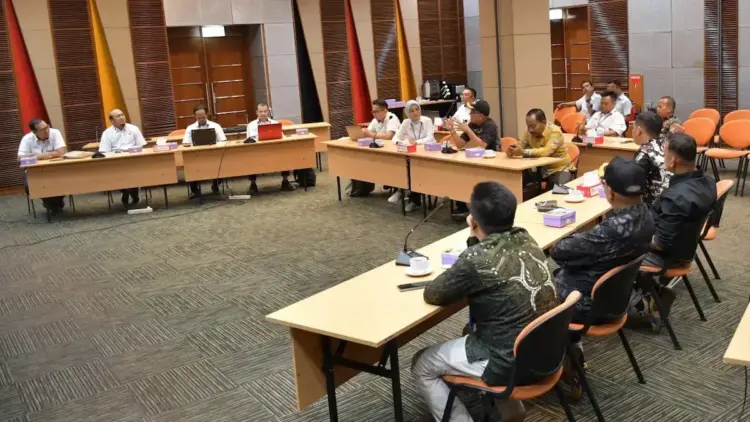 Semen Padang Sosialisasikan Produk Unggulan ke Camat dan Wali Nagari se-Kecamatan Lengayang 1 Pertemuan Wali Nagari dan Camat se-Kecamatan Lengayang. (dok. Humas)