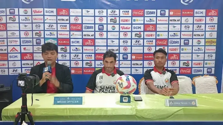 Prematch press conference Semen Padang FC vs Persik. (dok. Radarsumbar.com)