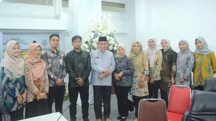 Program MBG akan Mulai di Padang pada Senin Depan, Target Sajikan 3.500 Porsi Sehari 1 Rapat koordinasi Pemko Padang untuk persiapan program MBG yang rencananya dimulai di Kota Padang pada Senin depan. (dok. Prokopim)