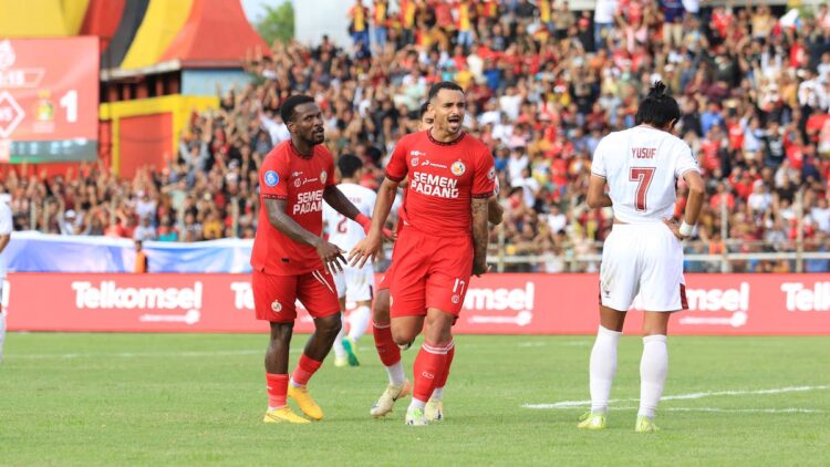 Selebrasi Bruno Gomes usai ciptakan gol penyeimbang untuk Semen Padang FC. (dok. MO SPFC)