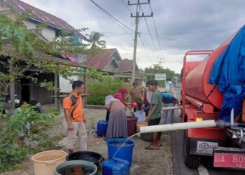 Kekeringan Landa Pasaman Barat, Warga Dua Kecamatan Dapat Bantuan Air Bersih