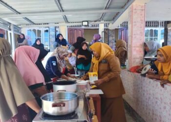 Dorong Gizi dan Ekonomi Warga, Pemkab Agam Latih Masyarakat Olah Ikan jadi Produk Bernilai Jual 1 Dorong Gizi dan Ekonomi Warga, Pemkab Agam Latih Masyarakat Olah Ikan jadi Produk Bernilai Jual