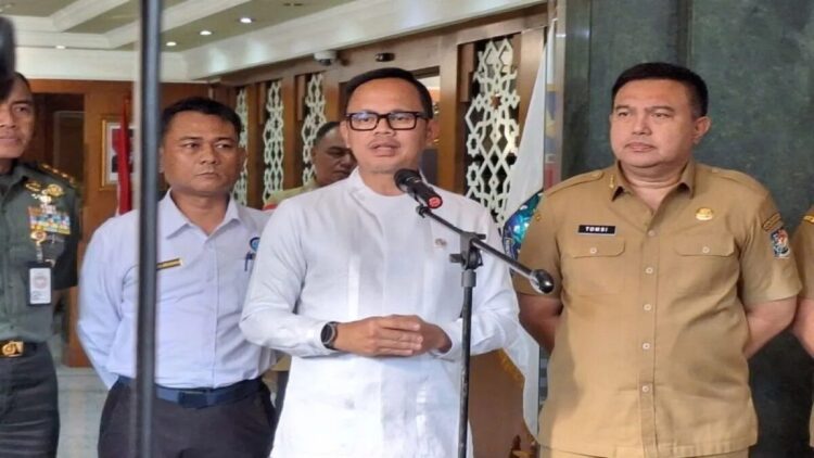 Wakil Menteri Dalam Negeri (Wamendagri) Bima Arya Sugiarto berikan keterangan soal sengketa perbatasan Aceh-Sumut, di kantor Kementerian Dalam Negeri, Jakarta, Senin (16/6/2025). ANTARA/Fianda Sjofjan Rassat