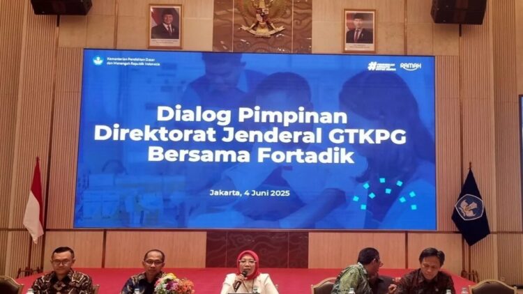 Direktorat Jenderal Guru, Tenaga Kependidikan dan Pendidikan Guru (Dirjen GTKPG) Kemendikdasmen menggelar kegiatan bertajuk Dialog Pimpinan Direktorat Jenderal GTKPG Bersama Fortadik di Aula Gedung D Kemendikdasmen, Jakarta pada Rabu (4/6/2025). (ANTARA/Hana Kinarina)